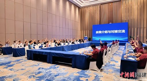 ����16�գ����¿Ƽ���ѧԺ�����ݿƼ���ѧԺ��ҵ�ҽ����Խӻ������ز�ҵ�����ƽ����С�ͼΪ������ҵ�����ҽ�����Խӽ������ڡ�Ҷ���� ��