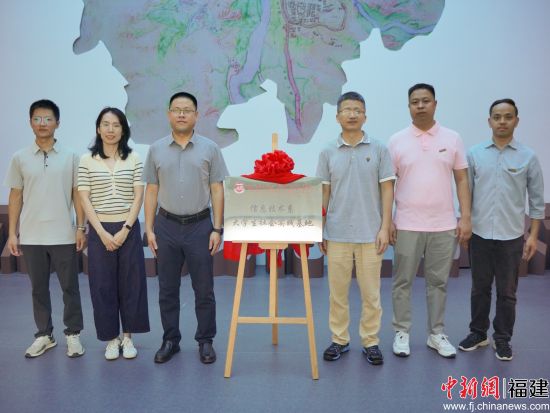 图为大学生社会实践基地授牌仪式。王宜凯 摄 图为大学生社会实践基地授牌仪式。王宜凯 摄