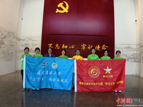 全体成员在实践地点合照。罗晶心 摄 全体成员在实践地点合照。罗晶心 摄