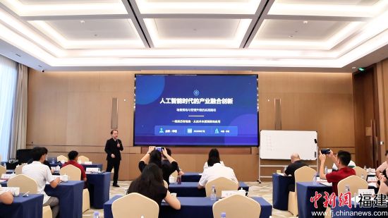 专题授课现场。中新网记者 叶茂 摄 专题授课现场。中新网记者 叶茂 摄