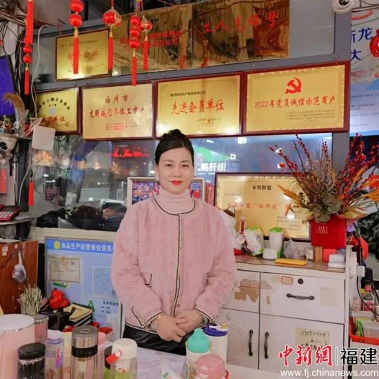 ÍõСÇÙ¡£ÊÜ·ÃÕß¹©Í¼ ÍõСÇÙ¡£ÊÜ·ÃÕß¹©Í¼