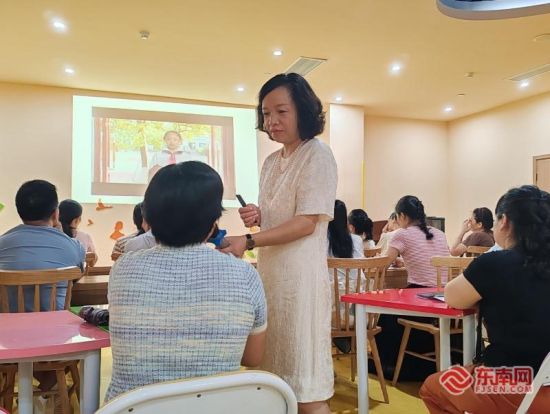 《青春期孩子的有效沟通》讲座(厦门市集美区心理健康服务总站供图) 《青春期孩子的有效沟通》讲座(厦门市集美区心理健康服务总站供图)