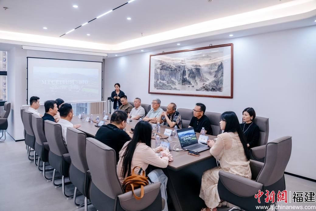 “银发经济企业创新发展福建行”第二期专题调研活动走进迈昔龄。李南轩 摄 “银发经济企业创新发展福建行”第二期专题调研活动走进迈昔龄。李南轩 摄