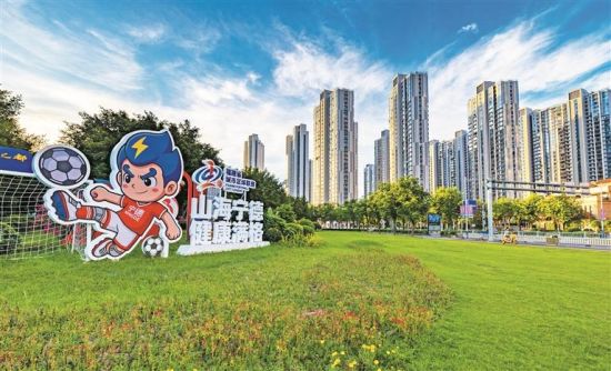 湖光伴林,四季皆景。宁德南岸公园、北岸公园成为市民日常休闲、健身散步的好去处。王志凌 摄 湖光伴林,四季皆景。宁德南岸公园、北岸公园成为市民日常休闲、健身散步的好去处。王志凌 摄