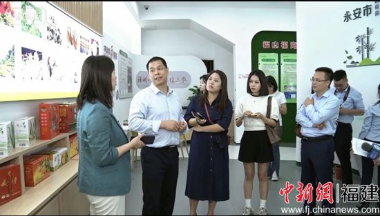 钟先礼代表助力成立“福农驿站” 钟先礼代表助力成立“福农驿站”
