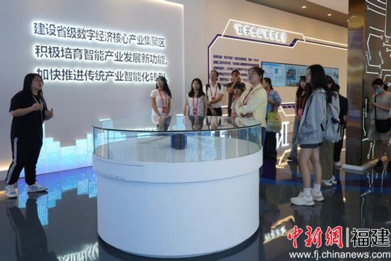 Á½°¶Ñ§×Ӳι۸£ÖÝ»¥ÁªÍøÐ¡ÕòÕ¹Ìü¡£ Á½°¶Ñ§×Ӳι۸£ÖÝ»¥ÁªÍøÐ¡ÕòÕ¹Ìü¡£