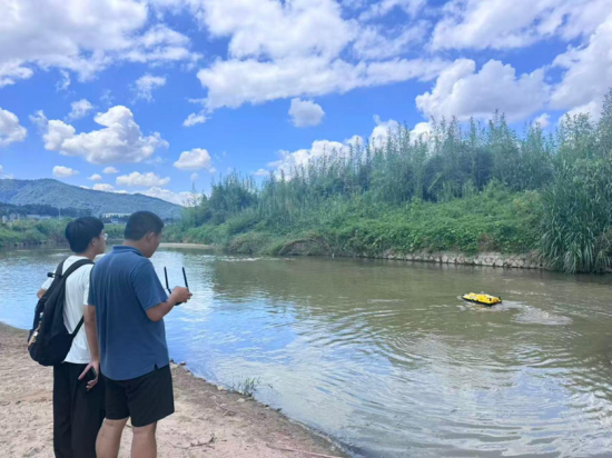 图为无人船水下排污口探测。沙县区水利局供图 图为无人船水下排污口探测。沙县区水利局供图