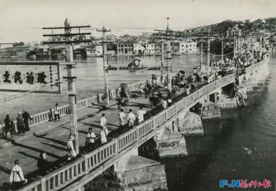 民国时期,从台江青年会楼上拍摄的中洲岛。池志海收藏 民国时期,从台江青年会楼上拍摄的中洲岛。池志海收藏