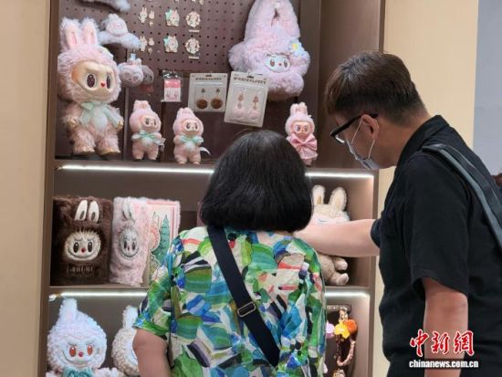 8��21�գ���̨�����е�̨���＾��չ�ϣ����ڱ�LABUBU�ȳ����Ʒ����Ŀ�⡣��������� ��� ��