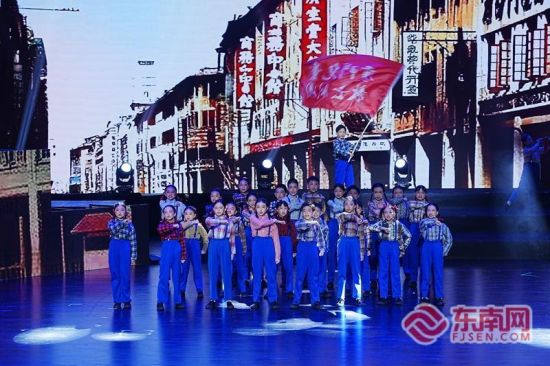 原创音乐剧《童声燃战歌》在思明区小飞鹭剧场正式开启展演。主办方供图 原创音乐剧《童声燃战歌》在思明区小飞鹭剧场正式开启展演。主办方供图