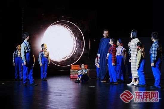 音乐剧再现八十多年前厦门儿童救亡剧团宣传抗日救亡的故事。主办方供图 音乐剧再现八十多年前厦门儿童救亡剧团宣传抗日救亡的故事。主办方供图