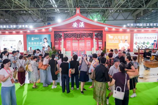 安溪主题展馆吸引众多观众。 安溪主题展馆吸引众多观众。