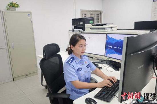 图为正在“巡网”值守的林金梅。受访者供图 图为正在“巡网”值守的林金梅。受访者供图