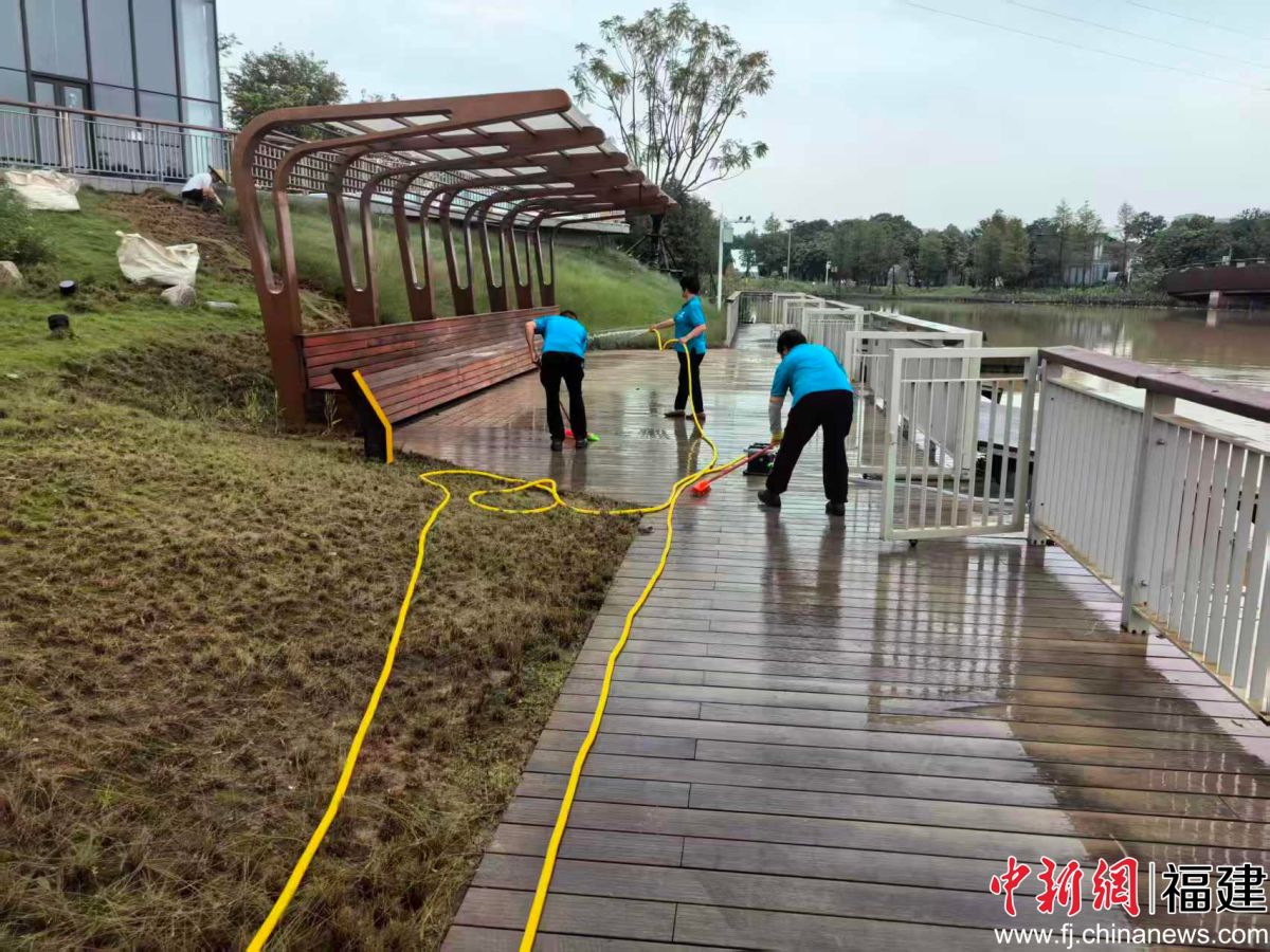 ¹¤×÷ÈËÔ±ÕýÔÚ¿ªÕ¹ÇåÏ´¹¤×÷¡£ ¹¤×÷ÈËÔ±ÕýÔÚ¿ªÕ¹ÇåÏ´¹¤×÷¡£