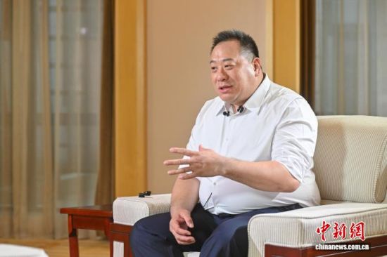 图为台湾工商建设研究会理事长雷宏毅接受媒体采访。中新网记者 何蓬磊 摄 图为台湾工商建设研究会理事长雷宏毅接受媒体采访。中新网记者 何蓬磊 摄