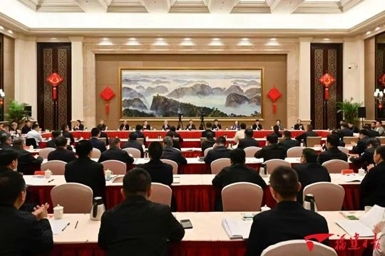福建连续6年在春节后首个工作日召开民营经济代表人士座谈会,倾听心声、共谋发展。 福建连续6年在春节后首个工作日召开民营经济代表人士座谈会,倾听心声、共谋发展。