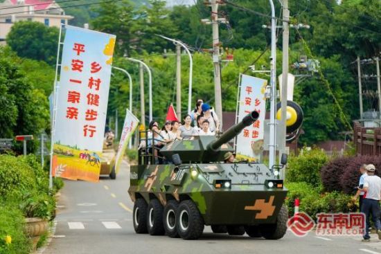 军事体验营地人气满满(主办方供图) 军事体验营地人气满满(主办方供图)