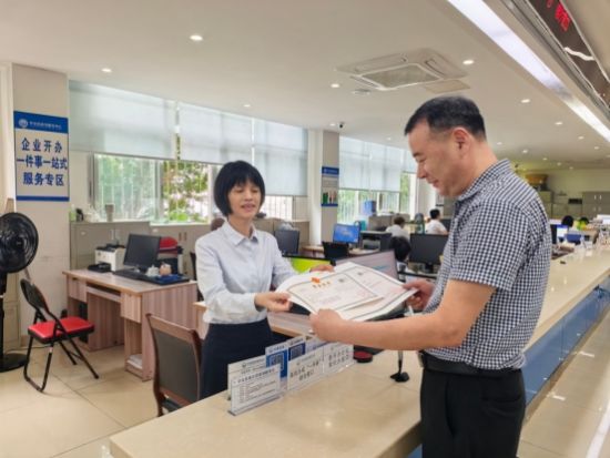 华安首张全程网办营业执照核发。 华安首张全程网办营业执照核发。