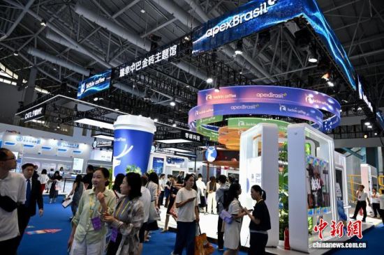 9月9日,中巴金砖主题馆吸引参观者。中新社记者 王东明 摄 9月9日,中巴金砖主题馆吸引参观者。中新社记者 王东明 摄