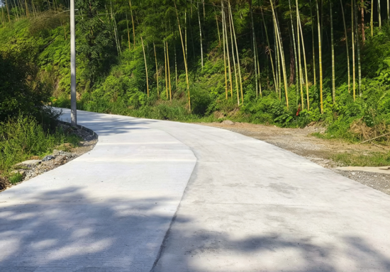 宽阔平坦的谢洋乡Y065科仕线公路 宽阔平坦的谢洋乡Y065科仕线公路