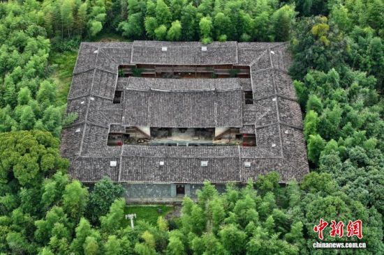 9月15日,航拍福建省永泰县北山寨。中新社记者 王东明 摄 9月15日,航拍福建省永泰县北山寨。中新社记者 王东明 摄