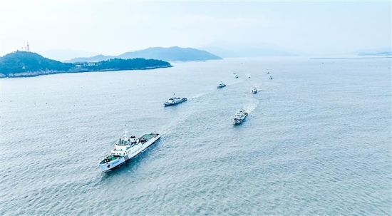 海上编队巡航 海上编队巡航