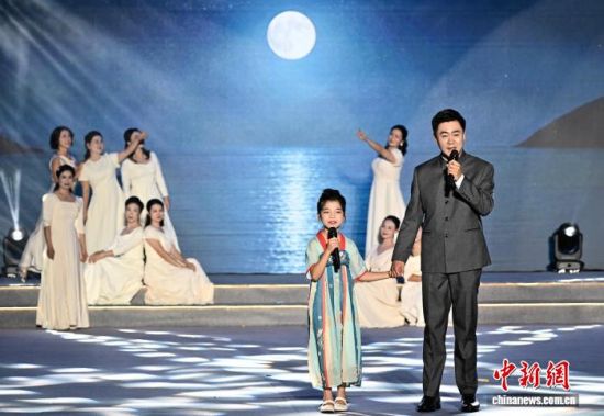 9��20���������߽캣Ͽ�ͼ����������ڡ��ͼ���ء������������ݡ�ͼΪ�������ʫ����Ŀ������˼������������� �ű� ��
