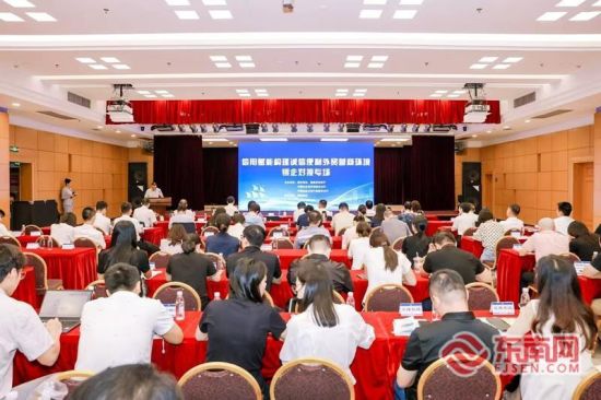 活动现场还为2026年3家新通过海关高级认证的企业颁发AEO证书 活动现场还为2026年3家新通过海关高级认证的企业颁发AEO证书
