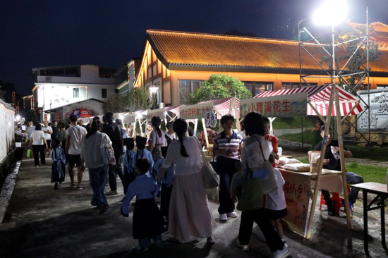 图为“溪山明礼・侨乡市集”。张金玲 摄 图为“溪山明礼・侨乡市集”。张金玲 摄