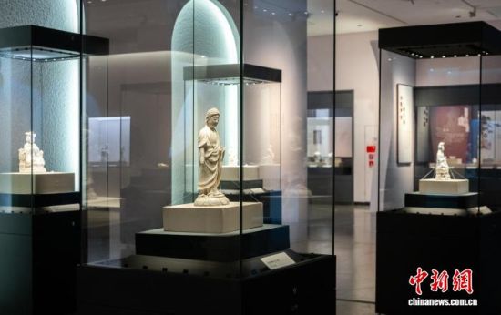 “素蕴万千·中国白——福建德化陶瓷特展”在长沙博物馆开展。长沙博物馆 供图 “素蕴万千·中国白——福建德化陶瓷特展”在长沙博物馆开展。长沙博物馆 供图