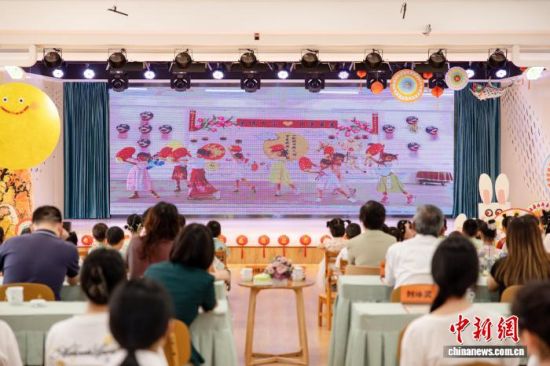 图为“亲情中华·月满童蒙——福建幼儿师范高等专科学校携手海内外师生共庆中秋节线上主题活动”现场。姚兴榕 摄 图为“亲情中华·月满童蒙——福建幼儿师范高等专科学校携手海内外师生共庆中秋节线上主题活动”现场。姚兴榕 摄