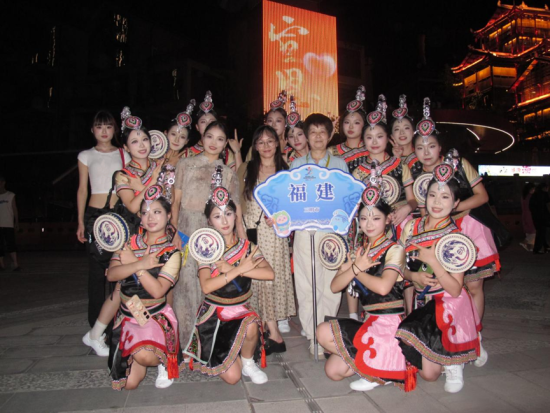 图为2026年9月三明医学科技职业学院展演团队远赴湖北宣恩代表福建省参加民族大联欢文艺展演。三明医学科技职业学院供图 图为2026年9月三明医学科技职业学院展演团队远赴湖北宣恩代表福建省参加民族大联欢文艺展演。三明医学科技职业学院供图