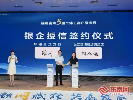 签约仪式。 签约仪式。
