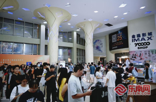 活动吸引了众多影迷 活动吸引了众多影迷