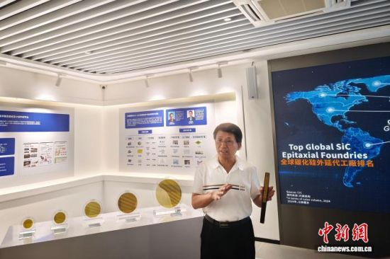 9月28日,瀚天天成电子科技(厦门)股份有限公司董事长赵建辉在厦门讲述企业发展历程。 吴冠标 摄 9月28日,瀚天天成电子科技(厦门)股份有限公司董事长赵建辉在厦门讲述企业发展历程。 吴冠标 摄