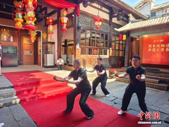 图为宗鹤拳表演。叶秋云 摄 图为宗鹤拳表演。叶秋云 摄