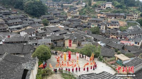 桂峰村始建于南宋淳祐年间,是福建省古建筑保存最完整的古村落之一。黄在锦 摄 桂峰村始建于南宋淳祐年间,是福建省古建筑保存最完整的古村落之一。黄在锦 摄