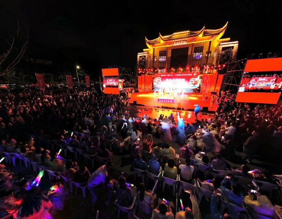 国庆假期,蕉城区霍童古镇景区举办霍童首届线狮文化竞技交流展演。褚子强 摄 国庆假期,蕉城区霍童古镇景区举办霍童首届线狮文化竞技交流展演。褚子强 摄