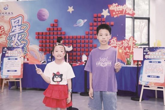 青少年在科技馆参与红色科普活动。林晟翔 摄 青少年在科技馆参与红色科普活动。林晟翔 摄