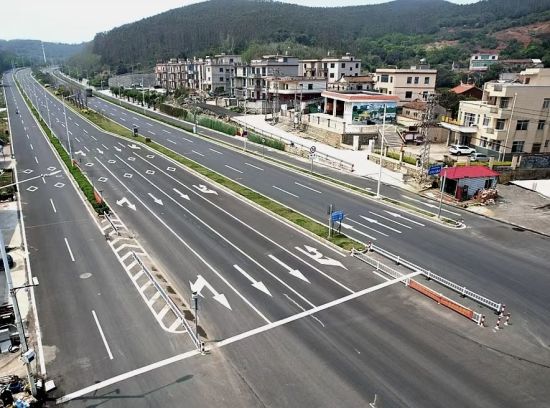 图为漳州G228线龙海至云霄段景致。漳州市公路局供图 图为漳州G228线龙海至云霄段景致。漳州市公路局供图