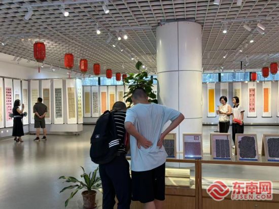 展览吸引了众多爱好者 展览吸引了众多爱好者