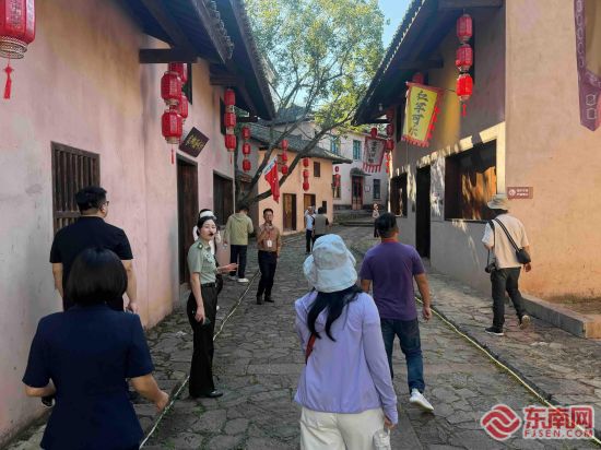 红军街还原了当年的场景。 红军街还原了当年的场景。