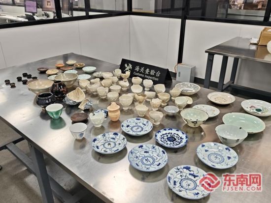 此次查获的71件旧物品均为文物。厦门海关供图 此次查获的71件旧物品均为文物。厦门海关供图