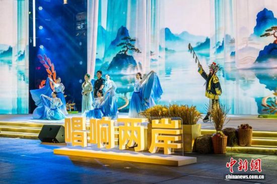 图为两岸闽南语“村歌”赛总决赛暨同安区2026年中国农民丰收节活动。中新网记者 李思源 摄 图为两岸闽南语“村歌”赛总决赛暨同安区2026年中国农民丰收节活动。中新网记者 李思源 摄