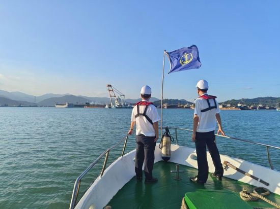 海事部门在海上巡查 海事部门在海上巡查