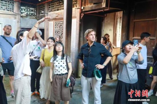 中外师生调研团队在走访点位。顺昌县融媒体中心供图 中外师生调研团队在走访点位。顺昌县融媒体中心供图