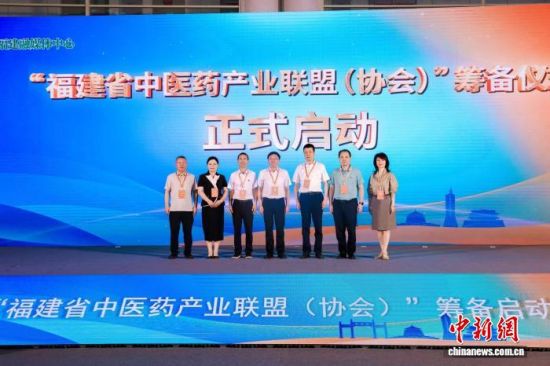25日,“福建省中医药产业联盟(协会)”筹备工作同步启动。 李志强 摄 25日,“福建省中医药产业联盟(协会)”筹备工作同步启动。 李志强 摄