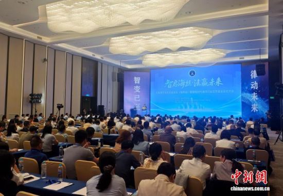 10��17�գ���������˿����Ӯδ���������Э�᳤Բ������(����վ)������ʱ����ʦ��ҵ��������չ�������ڸ��ݾ��С����� ��