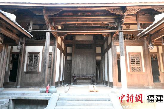 位于城隍庙历史文化街区,正在修缮中的“蔡知府宅”。黄子煖 摄 位于城隍庙历史文化街区,正在修缮中的“蔡知府宅”。黄子煖 摄