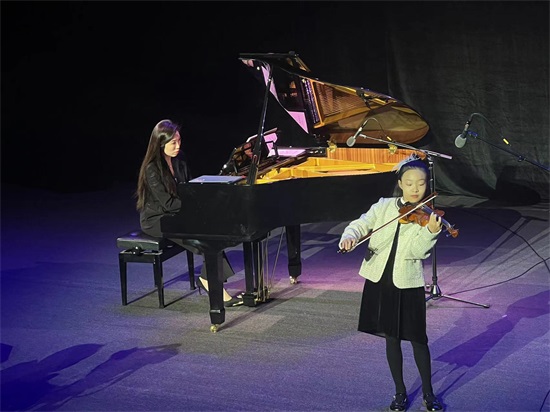 “臻艺爱乐--小提琴专场音乐会”在福建人民剧场举办